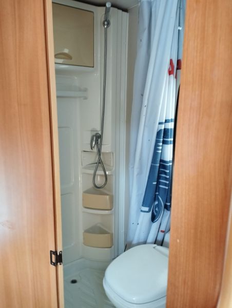 En venta Challenger Ford Transit Challenger génesis 43  Blanco 2009 Barcelona foto 3