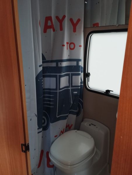 En venta Challenger Ford Transit Challenger génesis 43  Blanco 2009 Barcelona foto 6