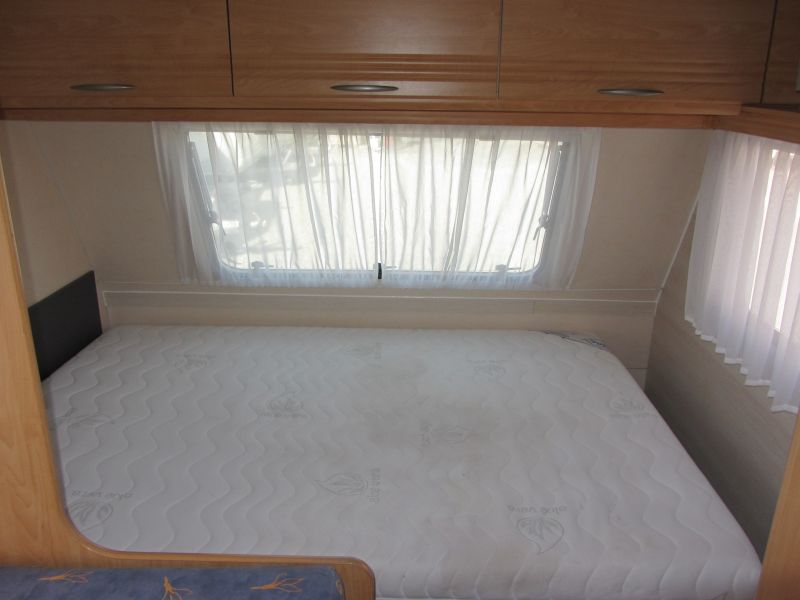 En venta Caravelair ANTARES LUXE 490 Blanco 2002 Sevilla foto 5