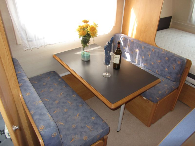En venta Caravelair ANTARES LUXE 490 Blanco 2002 Sevilla foto 6