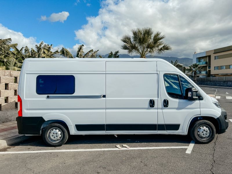 En venta Citroën Jumper L3H2 Blanco 2022 Santa Cruz de Tenerife foto 3