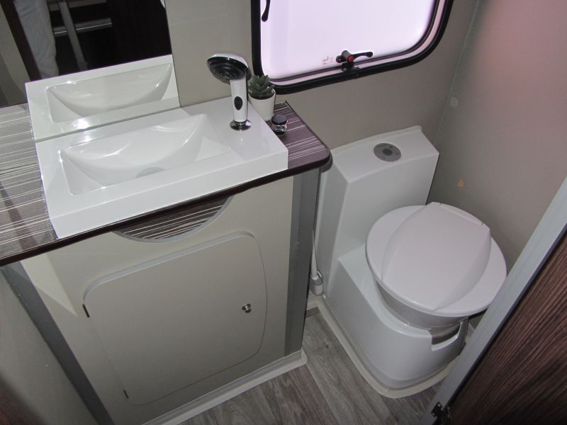 En venta Across ARENA 430 CDL Blanco 2018 Sevilla foto 8