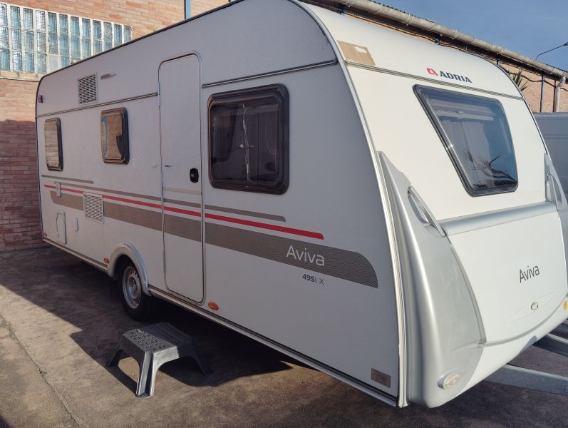 En venta Adria Aviva 495XL Blanco 2016 Sevilla foto 4