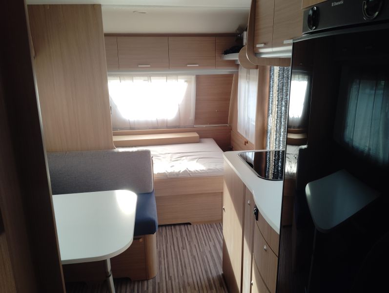 En venta Adria Aviva 495XL Blanco 2016 Sevilla foto 9