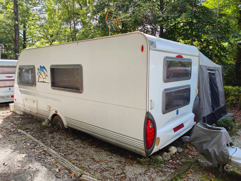 En venta Knaus Sudwind 550FQ TIPO 6604 Blanco 2007 Girona foto 3
