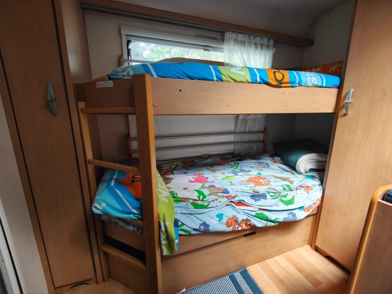 En venta Knaus Sudwind 550FQ TIPO 6604 Blanco 2007 Girona foto 9
