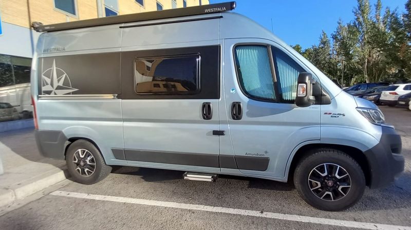 En venta Westfalia AMUNDSEN Azul 2017 Barcelona foto 1
