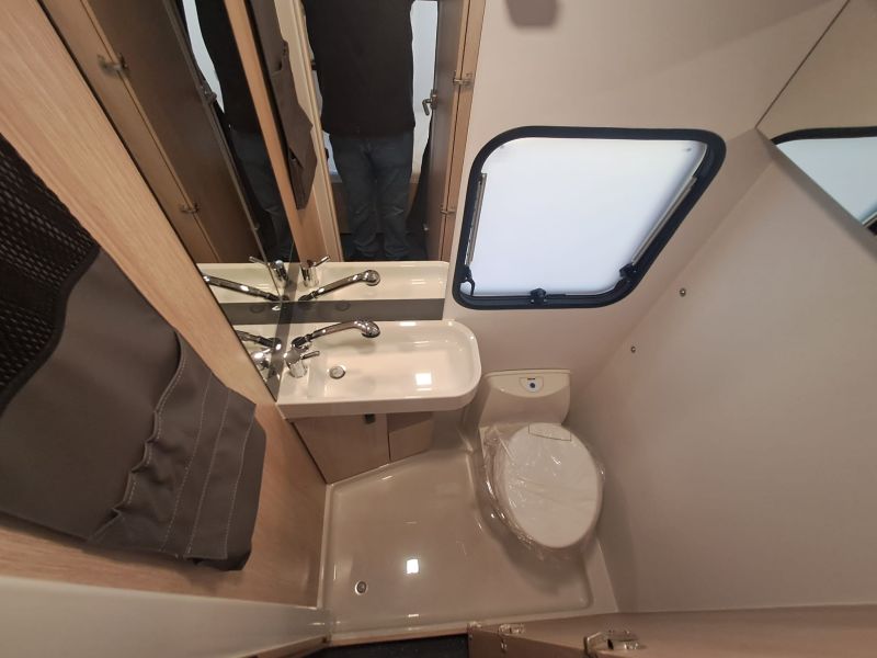 En venta Adria Adria Aviva 522 PT Aire Acondicionado Blanco 2025 Barcelona foto 18