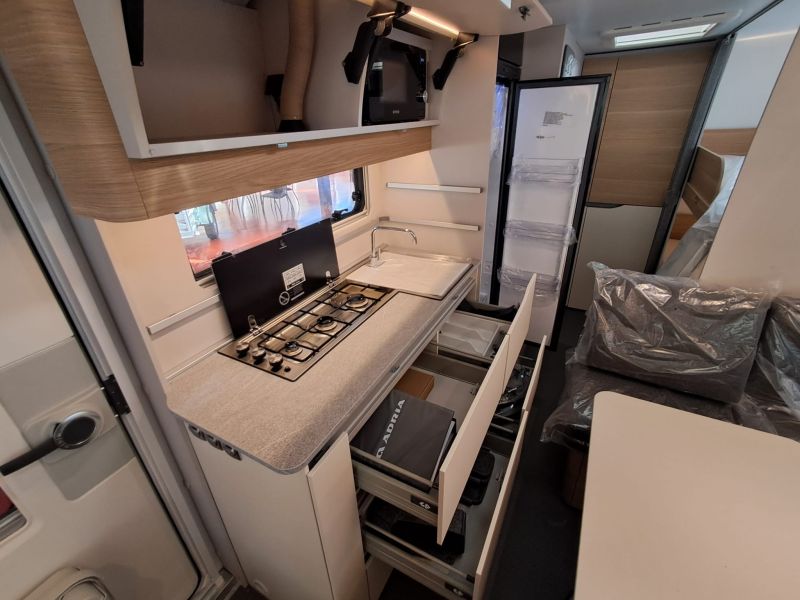 En venta Adria Adria Adora 573 PT Blanco 2025 Barcelona foto 15