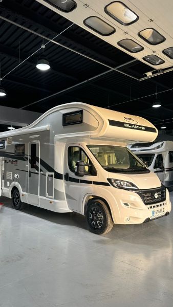 En venta McLouis Glamys 320 Blanco 2024 Barcelona foto 1
