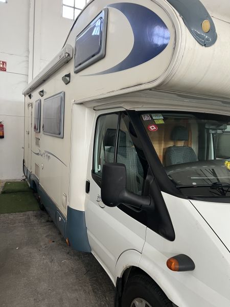 En venta Ford Bluecamp sky70 Blanco 2010 Badajoz foto 1