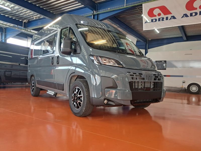En venta Giotti LineGlobecar Giottiline Giottivan 54T Privilege Sport Edition 140 cv Grigio Lanzarote 2026 Gris 2026 Barcelona foto 4