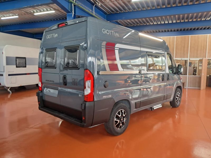 En venta Giotti LineGlobecar Giottiline Giottivan 54T Privilege Sport Edition 140 cv Grigio Lanzarote 2026 Gris 2026 Barcelona foto 6