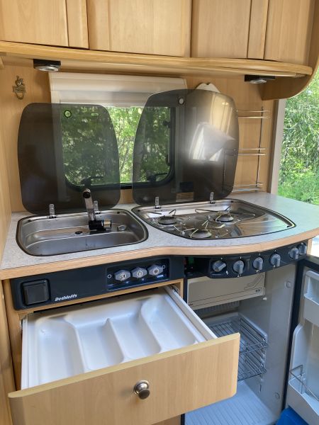 En venta Dethleffs Camper 560 SK Blanco 2002 Valencia foto 11