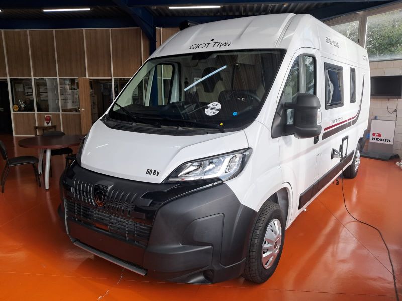En venta Giotti LineGlobecar Giottiline Giottivan Peugeot Boxer 60 By 60 Be Young 120 Limited Edition Blanco 2026 Barcelona foto 3