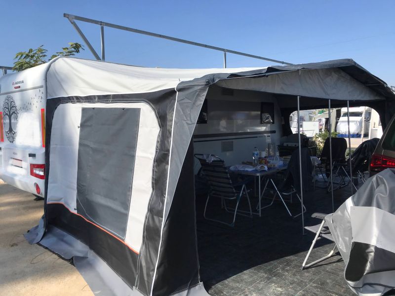 En venta Adria Adora 613PK Blanco 2019 Alicante foto 4