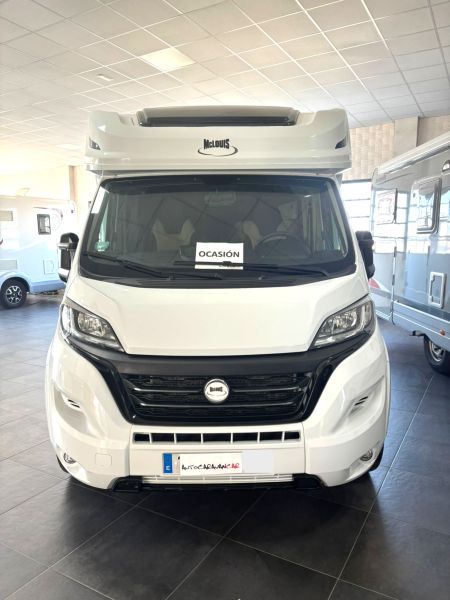 En venta McLouis MC4 279 Blanco 2022 Madrid foto 1