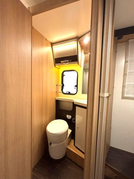 En venta McLouis MC4 279 Blanco 2022 Madrid foto 4