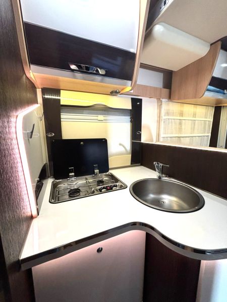 En venta McLouis MC4 279 Blanco 2022 Madrid foto 7