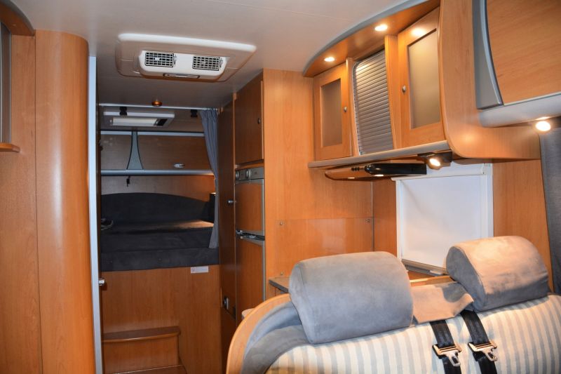 En venta Dethleffs FORTERO H6975 Blanco 2006 Madrid foto 5