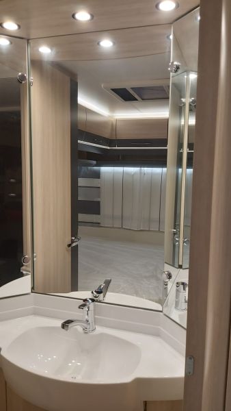En venta Hobby 560 KMFe de Luxe Edition Blanco 2019 Barcelona foto 4