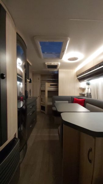 En venta Hobby 560 KMFe de Luxe Edition Blanco 2019 Barcelona foto 8
