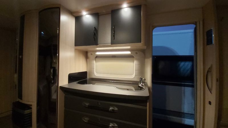 En venta Hobby 560 KMFe de Luxe Edition Blanco 2019 Barcelona foto 9