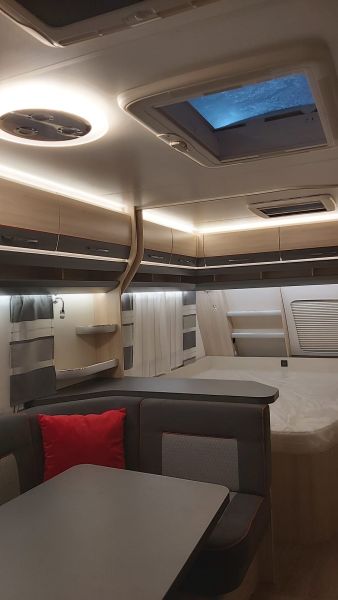 En venta Hobby 560 KMFe de Luxe Edition Blanco 2019 Barcelona foto 11