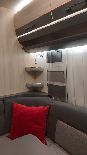 En venta Hobby 560 KMFe de Luxe Edition Blanco 2019 Barcelona foto 13