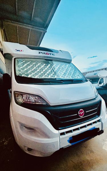 En venta Pilote P746 Exclusive Edition Blanco 2022 Barcelona foto 1
