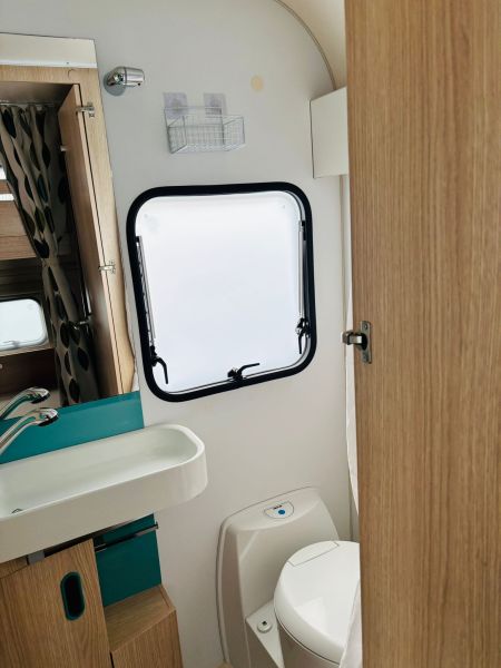 En venta Adria Aviva 495lx  Blanco 2018 Barcelona foto 6