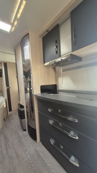 En venta Hobby 560KMFe Luxe Edition  Blanco 2019 Barcelona foto 6
