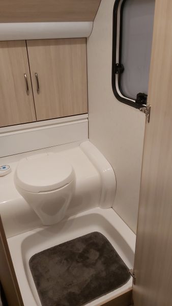 En venta Hobby 560KMFe Luxe Edition  Blanco 2019 Barcelona foto 12