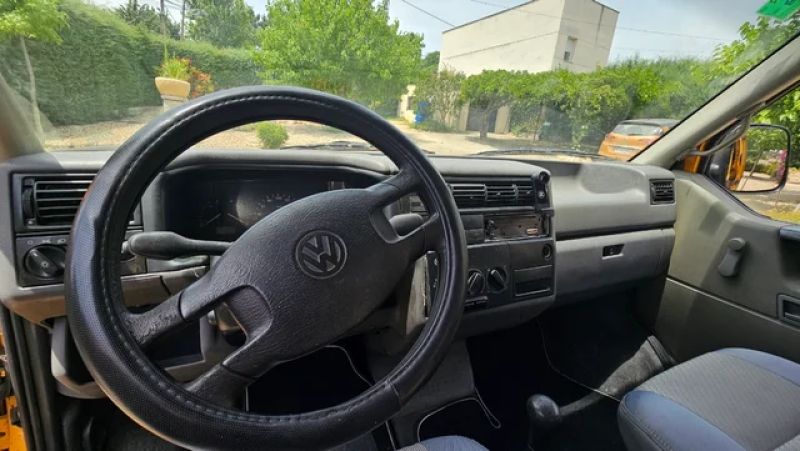En venta Volkswagen Kombi Amarillo 1997 Cáceres foto 3