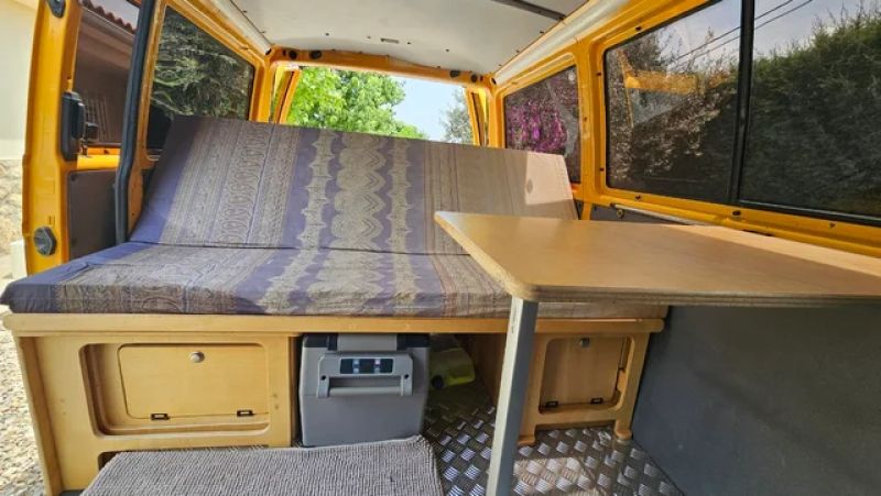 En venta Volkswagen Kombi Amarillo 1997 Cáceres foto 4