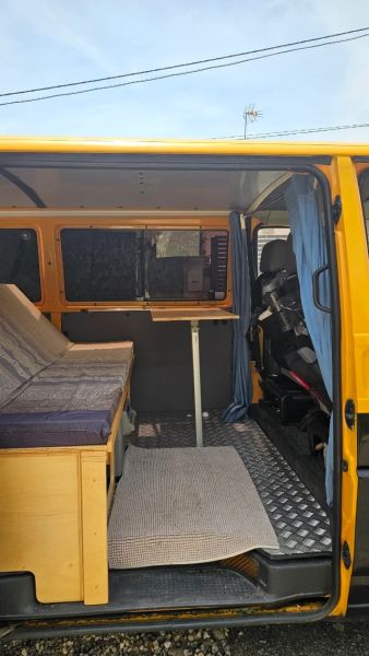 En venta Volkswagen Kombi Amarillo 1997 Cáceres foto 5