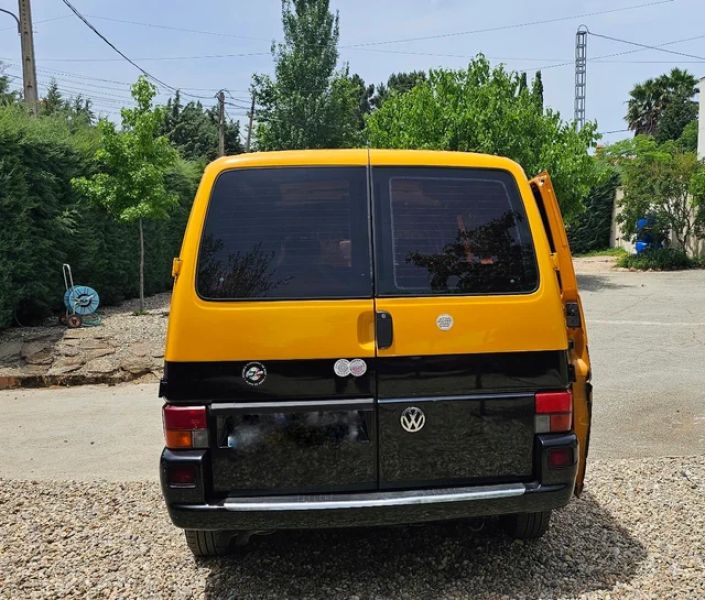 En venta Volkswagen Kombi Amarillo 1997 Cáceres foto 6