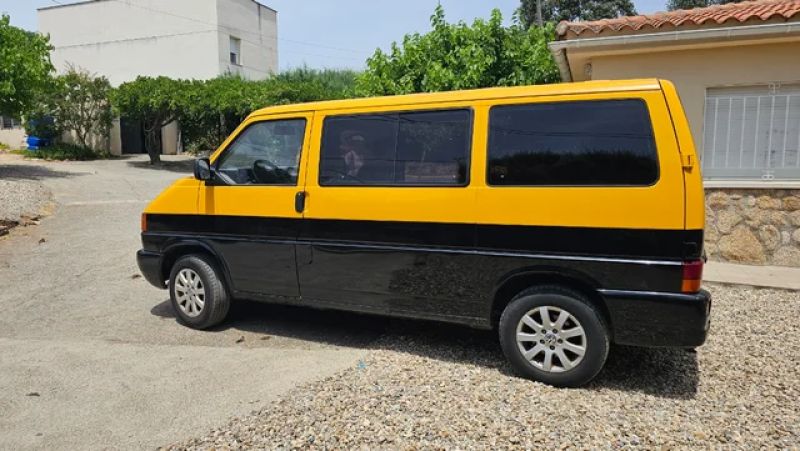En venta Volkswagen Kombi Amarillo 1997 Cáceres foto 7