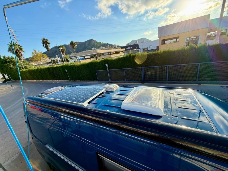 En venta Volkswagen VOLSWAGEN CRAGTER CAMPER L4H3 177CV 4X4 Azul 2018 Murcia foto 3