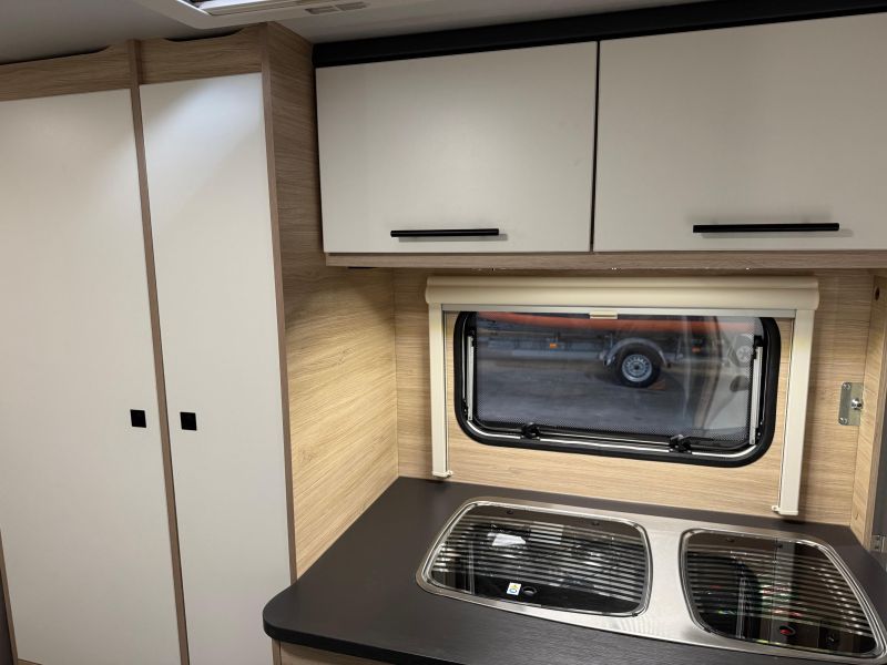 En venta Caravelair Alba Family 486 Blanco 2023 Alicante foto 7