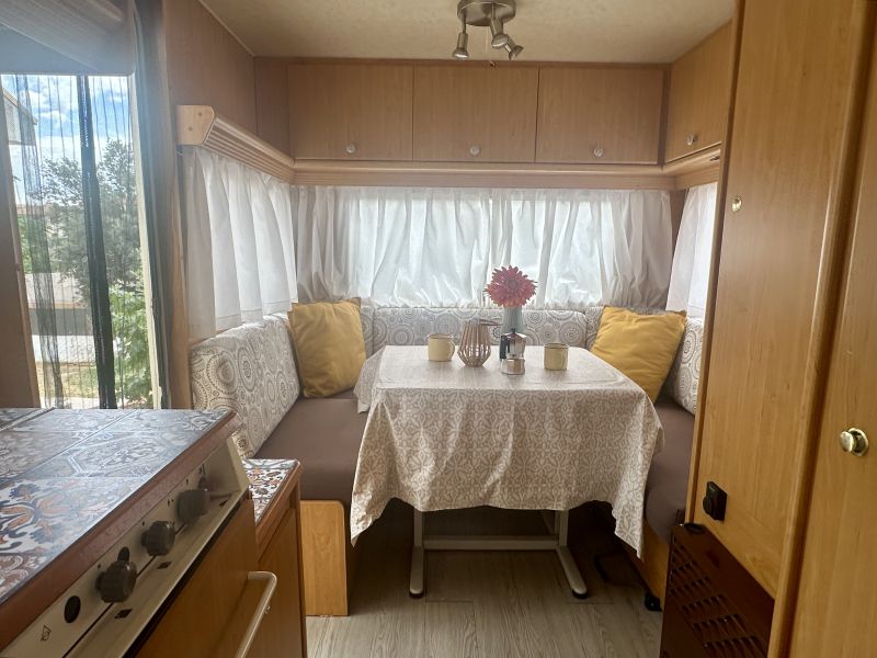 En venta Dethleffs CAMPER 460 T  Blanco 1998 Madrid foto 2