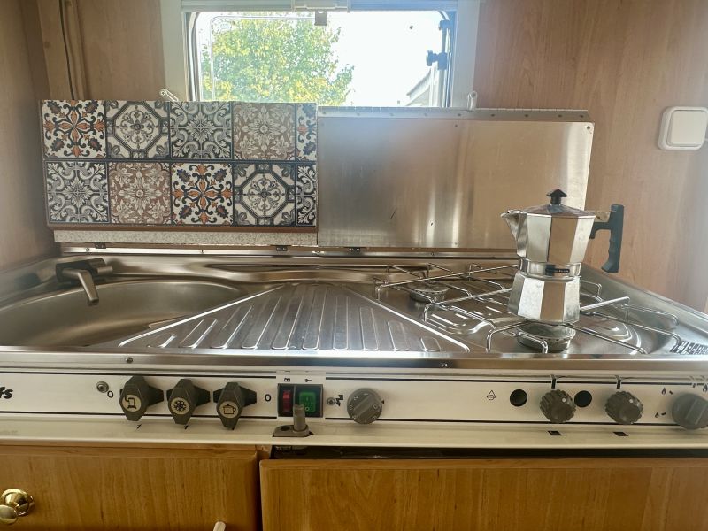 En venta Dethleffs CAMPER 460 T  Blanco 1998 Madrid foto 7