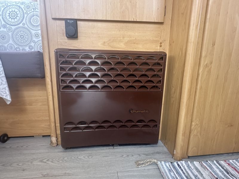 En venta Dethleffs CAMPER 460 T  Blanco 1998 Madrid foto 10