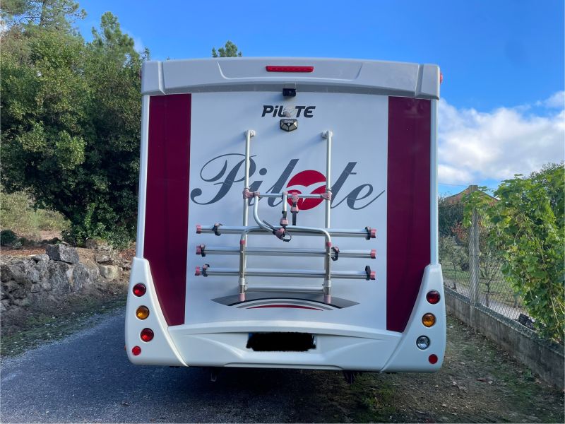 En venta Pilote Adventure G740 Integral Cama Isla Blanco 2012 Ourense foto 3