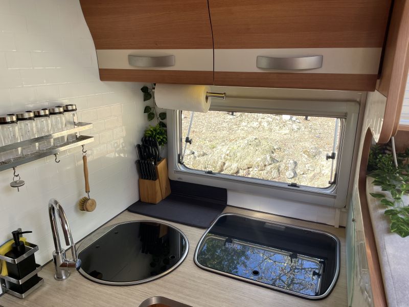 En venta Pilote Adventure G740 Integral Cama Isla Blanco 2012 Ourense foto 8