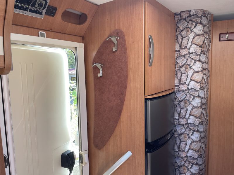 En venta Pilote Adventure G740 Integral Cama Isla Blanco 2012 Ourense foto 10