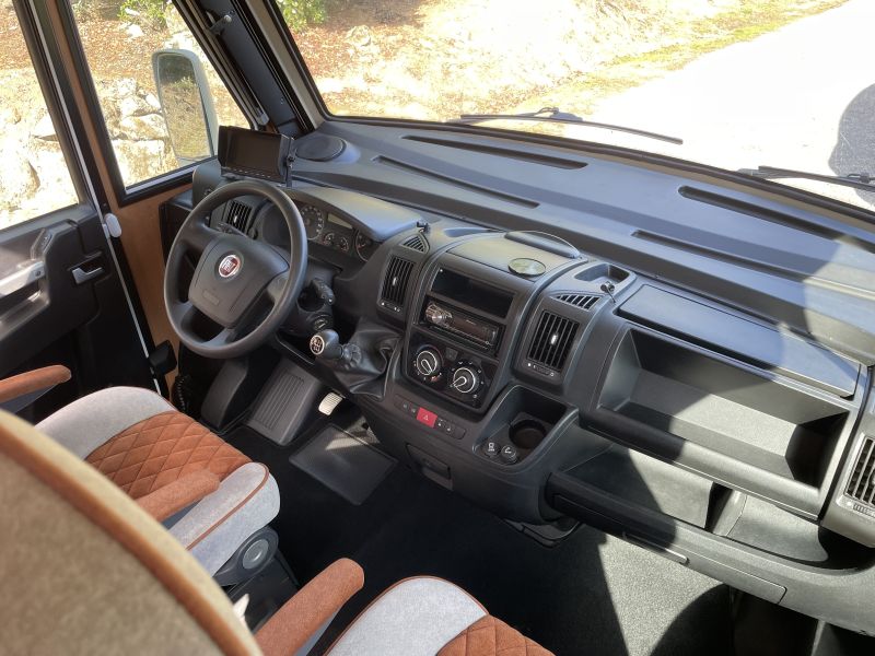 En venta Pilote Adventure G740 Integral Cama Isla Blanco 2012 Ourense foto 12