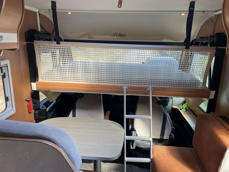 En venta Pilote Adventure G740 Integral Cama Isla Blanco 2012 Ourense foto 14