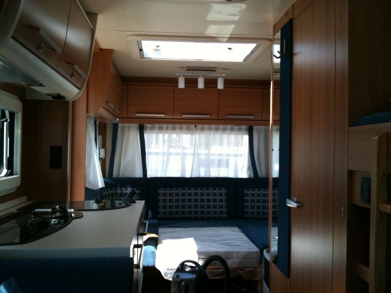 En venta Knaus 500 KU Blanco 2010 Málaga foto 11