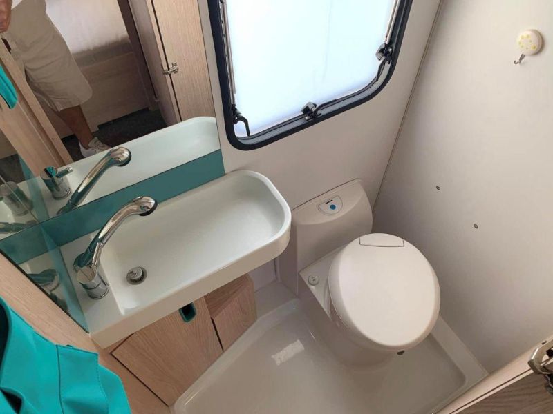 En venta Adria aviva 595lx Blanco 2018 Girona foto 20